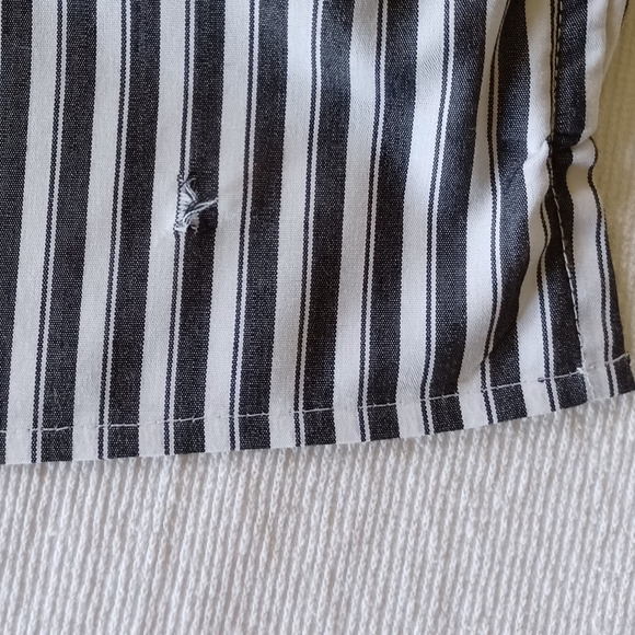CHICO'S Black & White Striped Shirt, size M - Picture 13 of 13